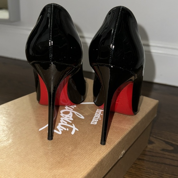 Christian Louboutin - Picture 2 of 6
